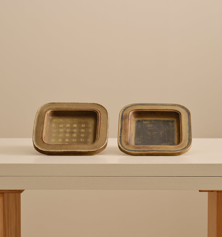 PAIR OF FARSTA DISHES